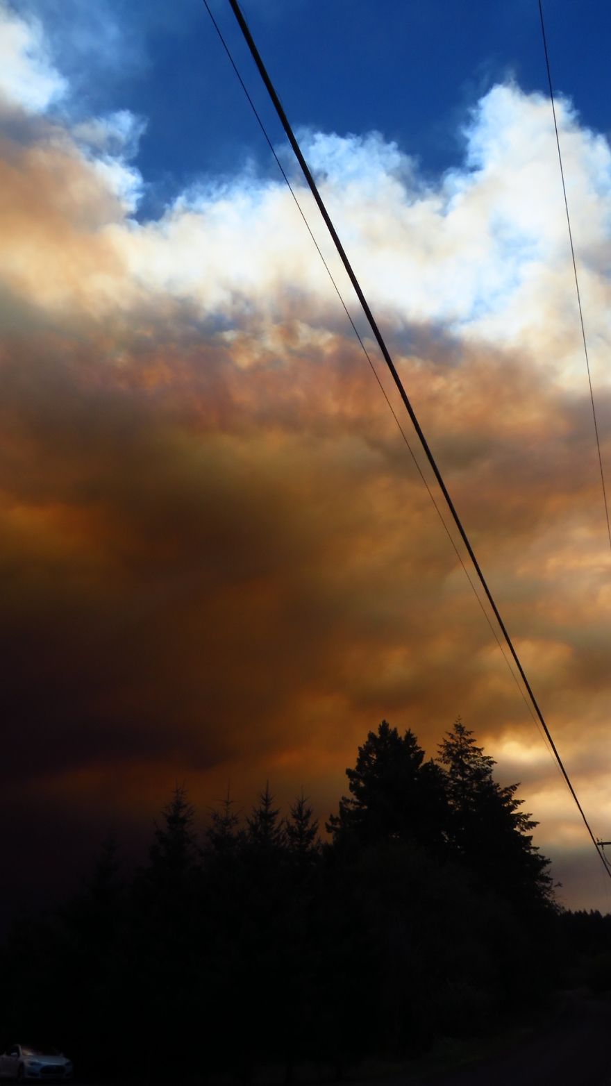 I Took These 14 Photos Of Massive Wildfires A Day Before Evacuation From My House In Oregon