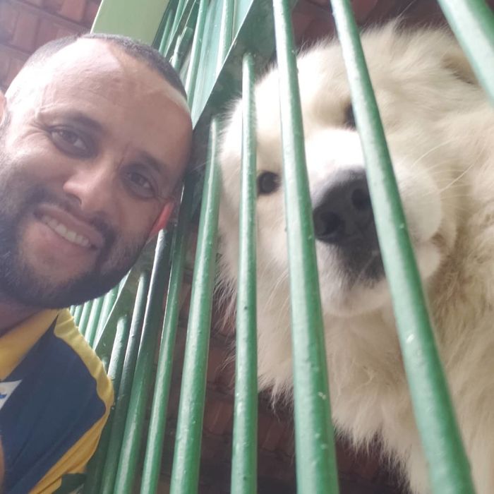 Mailman Takes Selfies With Every Animal That He Befriends While On His Job (30 Pics)