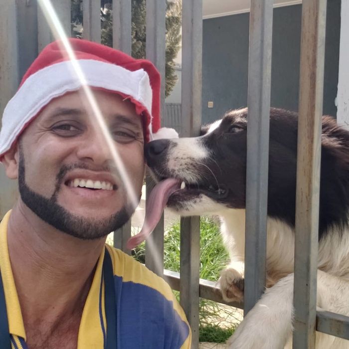 This Brazilian Postman Breaks The Stereotype That Dogs Don't Like Postmen (120 Pics)