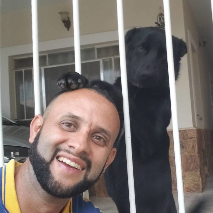 Mailman Takes Selfies With Every Animal That He Befriends While On His Job (30 Pics)