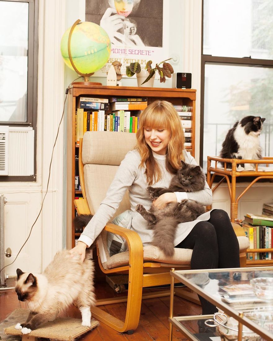 Anna Is An Artist Who Lives In Park Slope With Her Husband And Three Cats