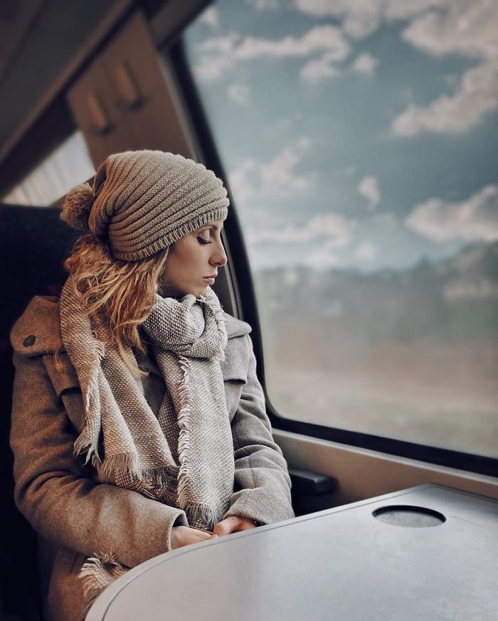 Woman Uses Her iPhone To Capture Portraits Of Strangers On Her Daily Commute To Work, And The Result Is Impressive (30 Pics)