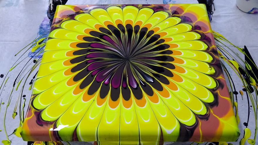 Sunflower Strainer Pour ~ Easy Pour For Beginners ~ Step By Step Tutorial Sunflower Strainer Pour ~ Easy Pour For Beginners ~ Step By Step Tutorial