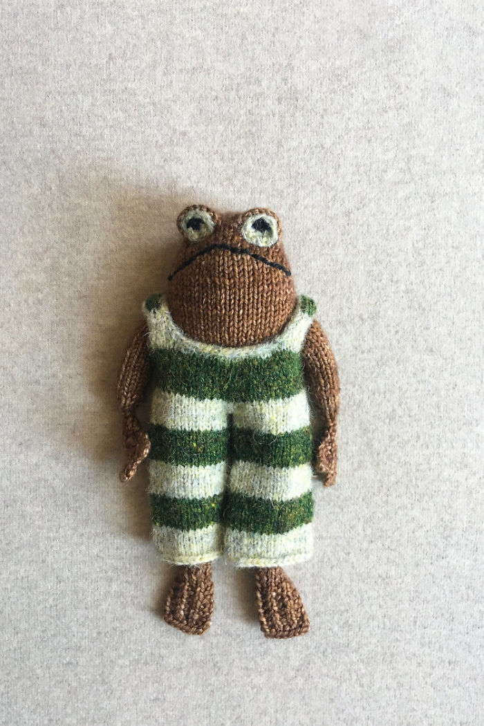 People Can't Get Enough Of These Knitted Frog And Toad Plushies Created By Knitter Kristina McGowan