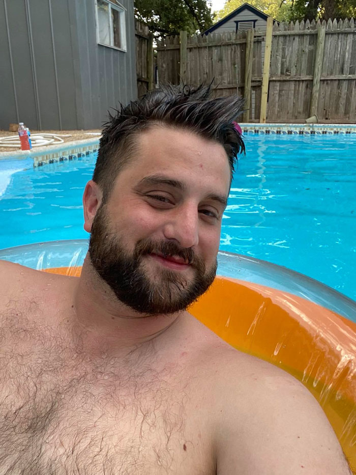 Este hombre se quedó "sin habla" tras encontrar una piscina de 160000$ en el jardín de la casa que compró por 20000$