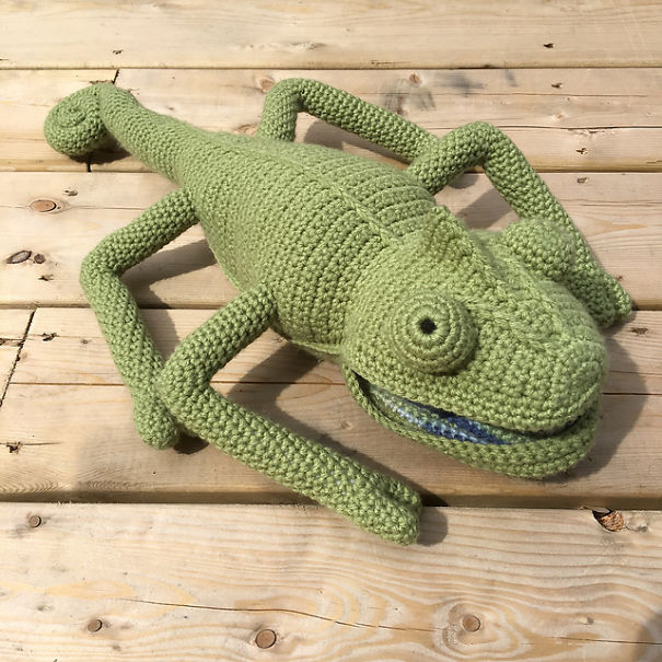 Crochet This Incredible Color-Changing Chameleon - It's Reversible!