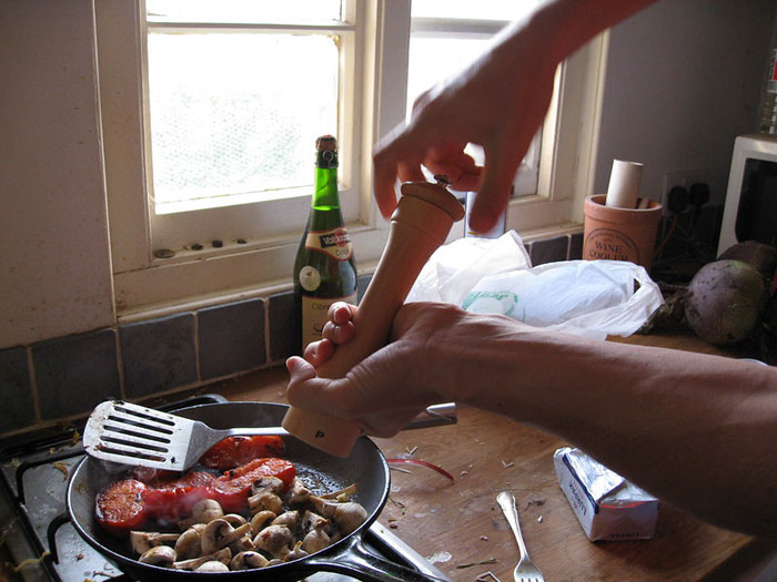 Estos chefs profesionales comparten los errores más comunes que hacemos los aficionados en la cocina (30 fotos)