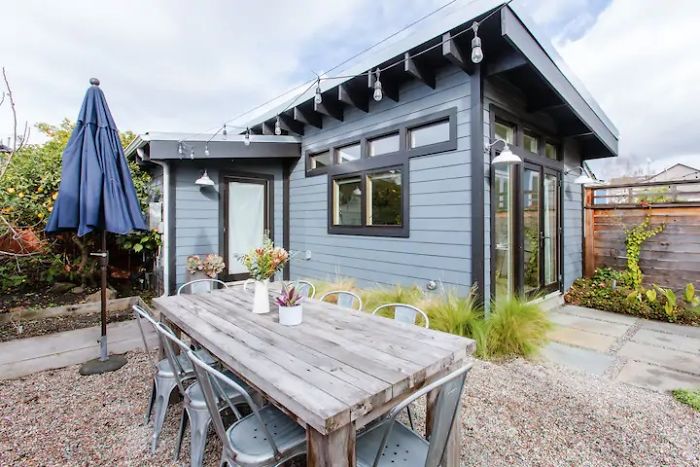 Couple Converted Their 280 Sqft Garage In To Stunning Airbnb Guest House .