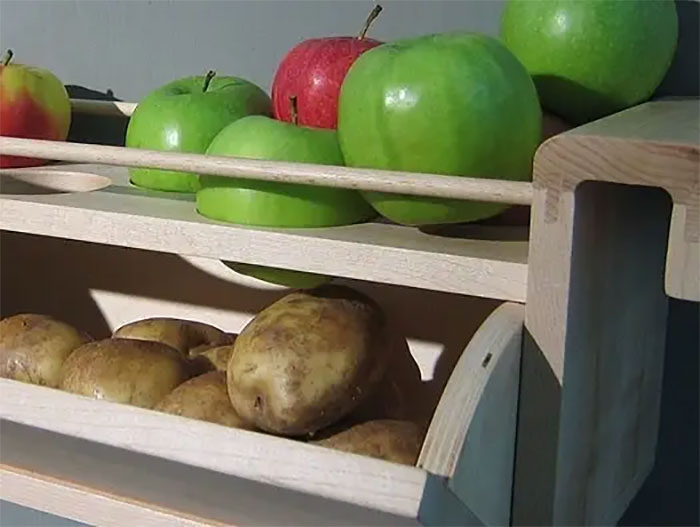 Store Potatoes With Apples To Keep Them From Sprouting