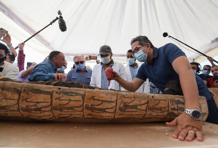 Egyptian Archaeologists Unseal A 2,500-Year-Old Sarcophagus And Cause The Internet To Freak Out