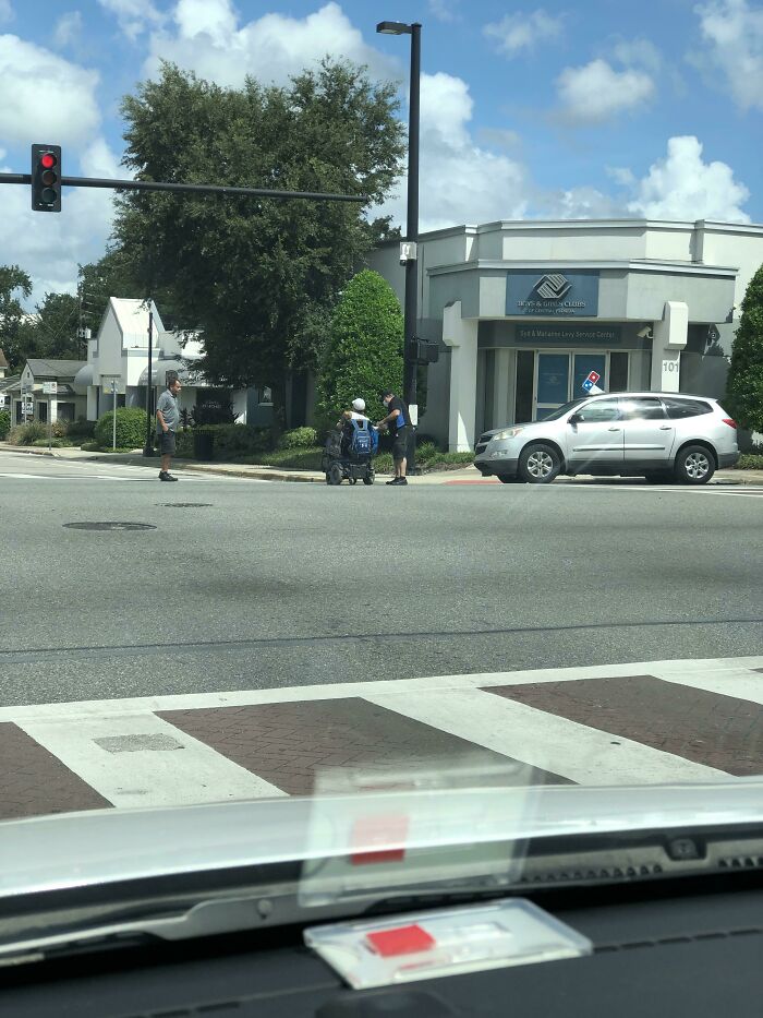 Dominos Delivery Guy Being A Bro Helping A Guy Who Was Stuck In The Crosswalk Of A Busy Intersection!