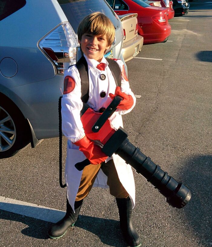 A Medic From TF2 Costume My Dad Made For Me Back In 5th Grade