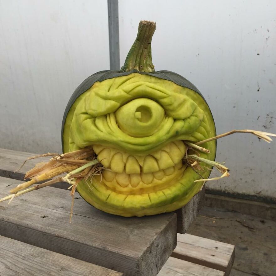 A Pumpkin That Unintentionally Ended Up Looking A Bit Like Mike Wazowski From "Monsters, Inc."