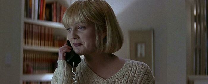 Whilst Filming Scream (1996) Drew Barrymore Accidently Called 911 For Real Several Times. The Prop Master Had Forgotten To Unplug The Phone Before Filming. Barrymore Would Call, Scream And Hang Up. In The Middle Of One Take The Police Rang Back In Confusion To Ask Why They Kept Calling