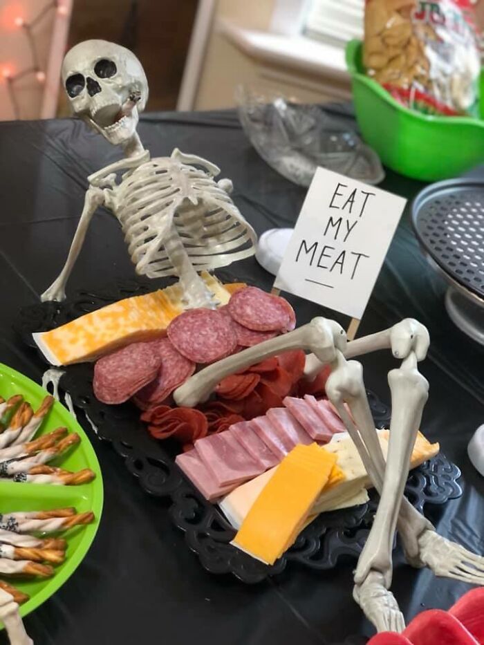 13K People On Facebook Are Impressed By These Spooky Season-Inspired Snacks This Woman Made For Her Birthday