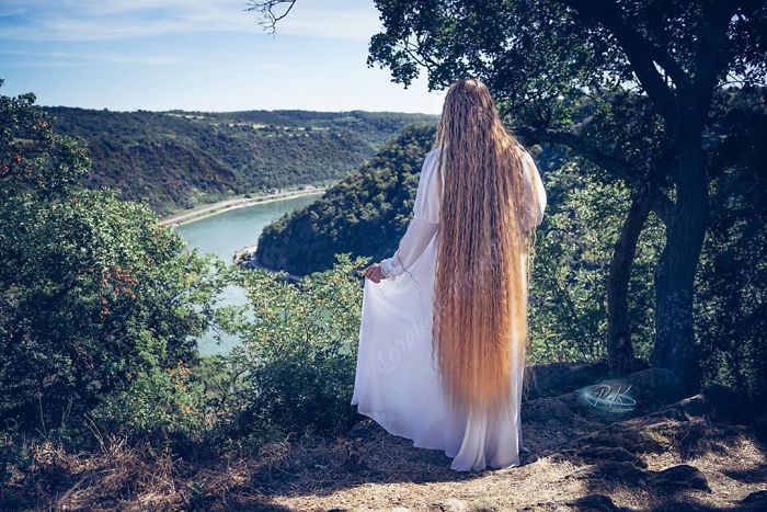 German Real-Life Rapunzel Hasn’t Cut Her Hair In 15 Years And It’s Now 3 Inches Longer Than She Is