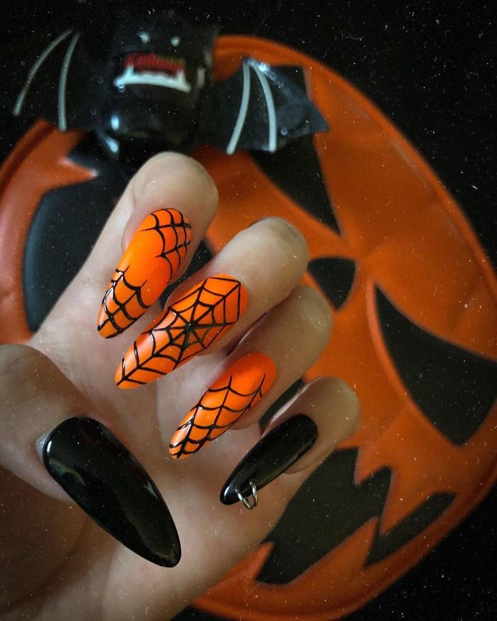 Creative-Halloween-Nail-Ideas