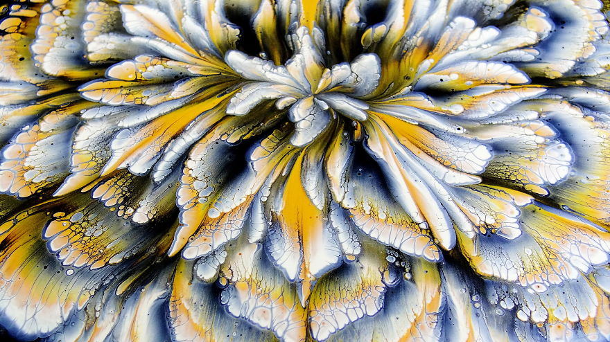Black & White & Gold ~ Cup Bottom Reverse Flower Dip ~ Acrylic Pour Painting Black & White & Gold ~ Cup Bottom Reverse Flower Dip ~ Acrylic Pour Painting