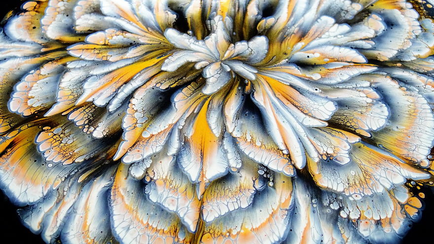 Black & White & Gold ~ Cup Bottom Reverse Flower Dip ~ Acrylic Pour Painting Black & White & Gold ~ Cup Bottom Reverse Flower Dip ~ Acrylic Pour Painting