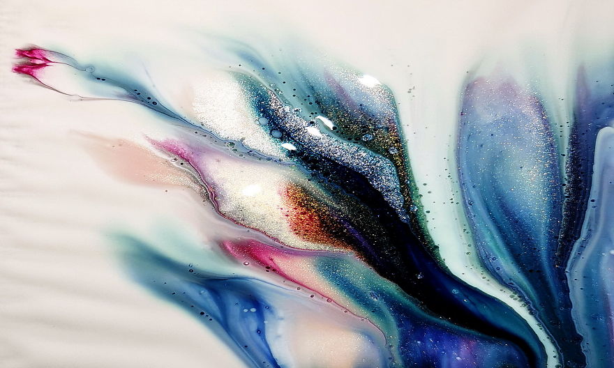 Featured image of post Bottle Pour Acrylic Painting With Waterfalls : This waterfall acrylic pouring fluid art technique was poured on a 16x20 inch oval canvas.