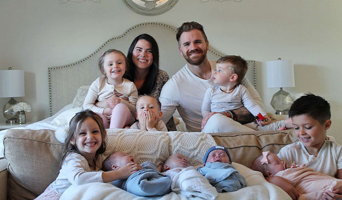 “It’s Definitely Chaotic And It’s Definitely Beautiful”: Couple Finds Out They’re Expecting Quadruplets Soon After Adopting 4 Siblings