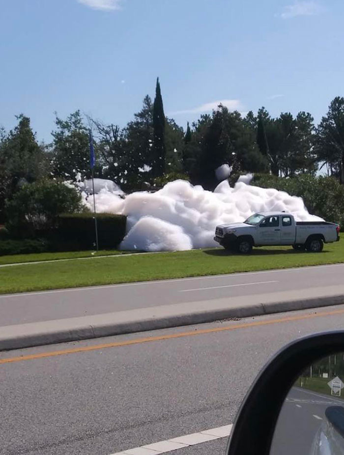 This Is What Happens If You Put Dish Soap In A Fountain