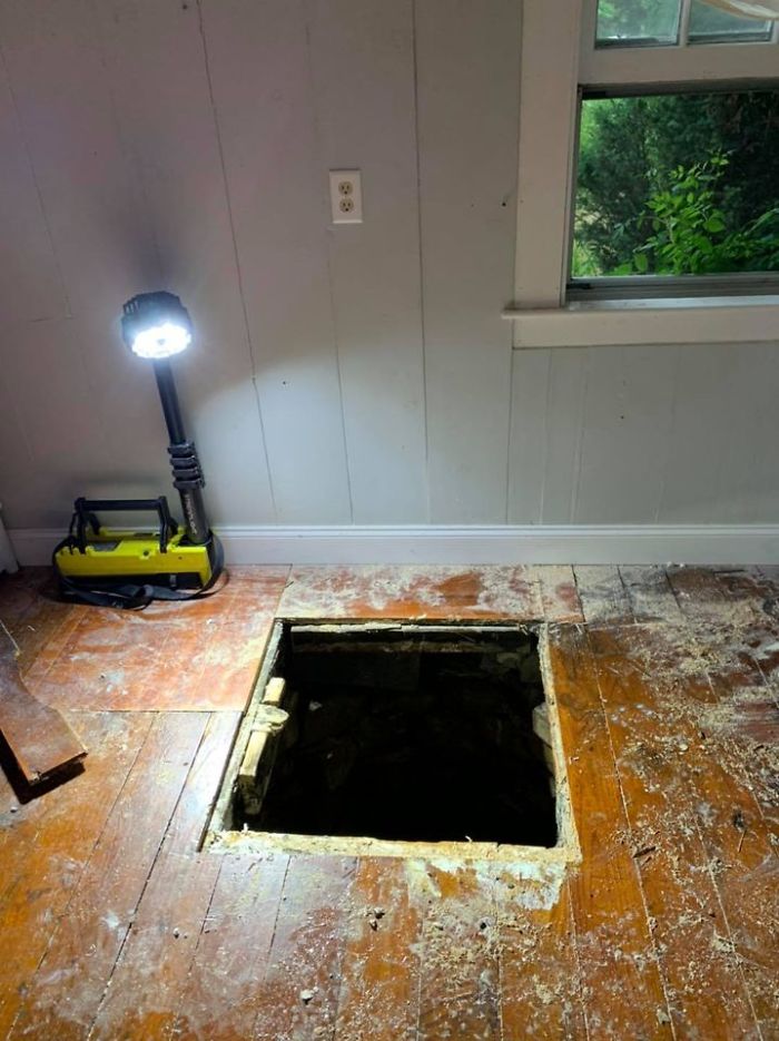 Man Discovers Secret 30 ft Well Inside His Friend’s 1843 House After Breaking Through The Floorboards