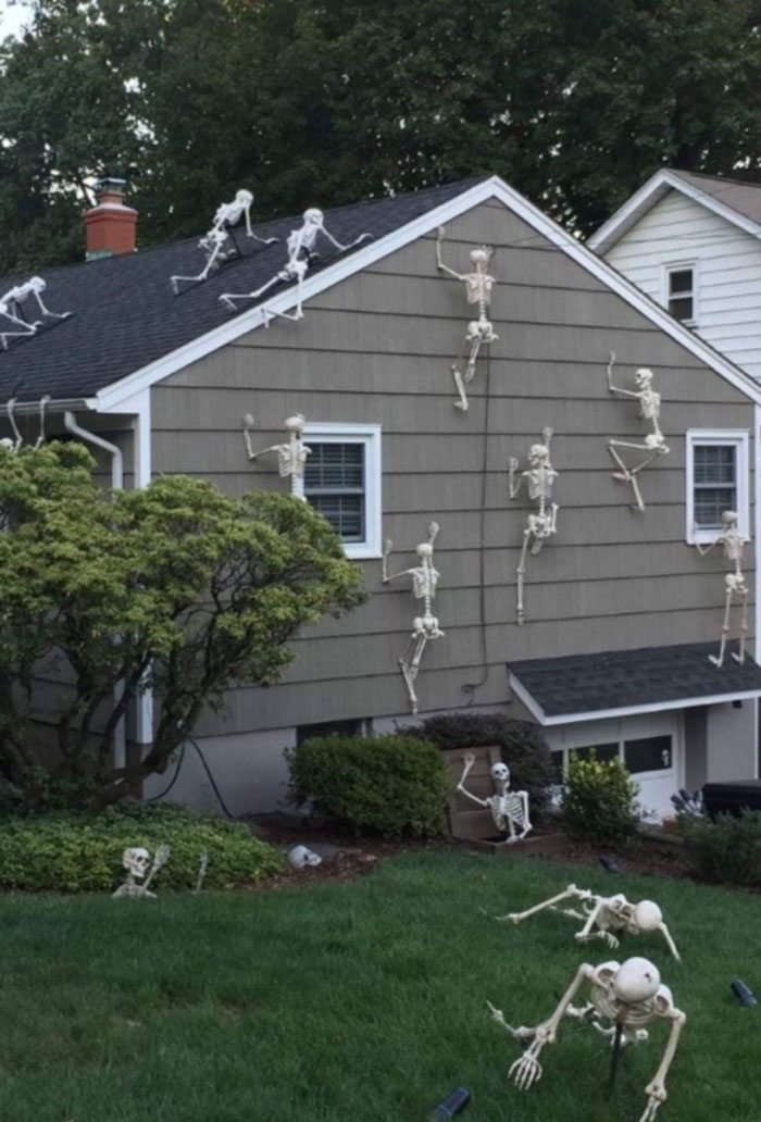 This Houses Halloween Decorations