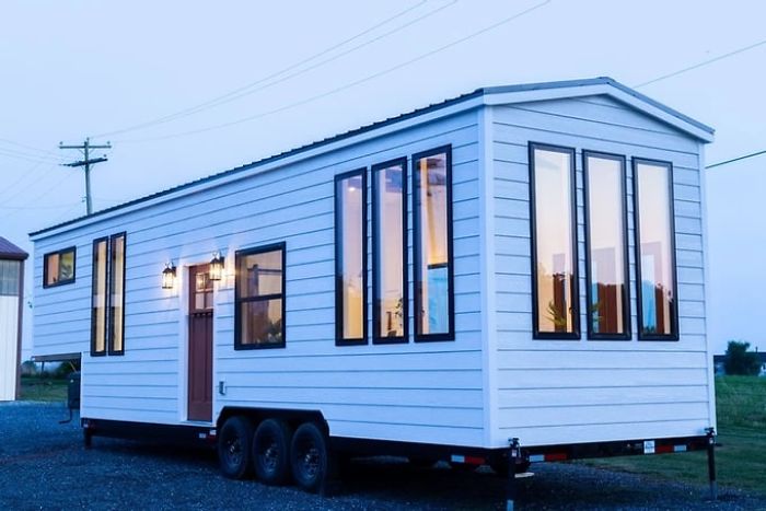 Beautiful And Affordable Tiny Home With Full Size Walk In Shower.