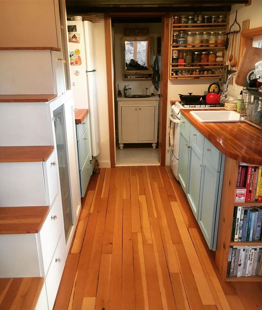 Her DIY With Healthy & Natural Building Materials Tiny House.