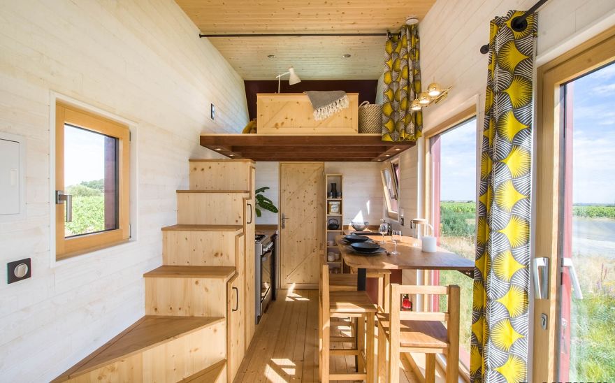 Beautiful Tiny House With Contemporary Architecture And Skylight Room.