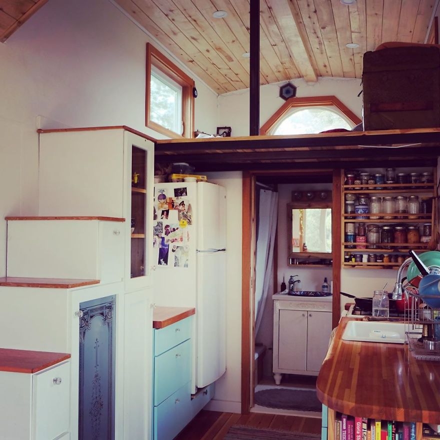 Her DIY With Healthy & Natural Building Materials Tiny House.