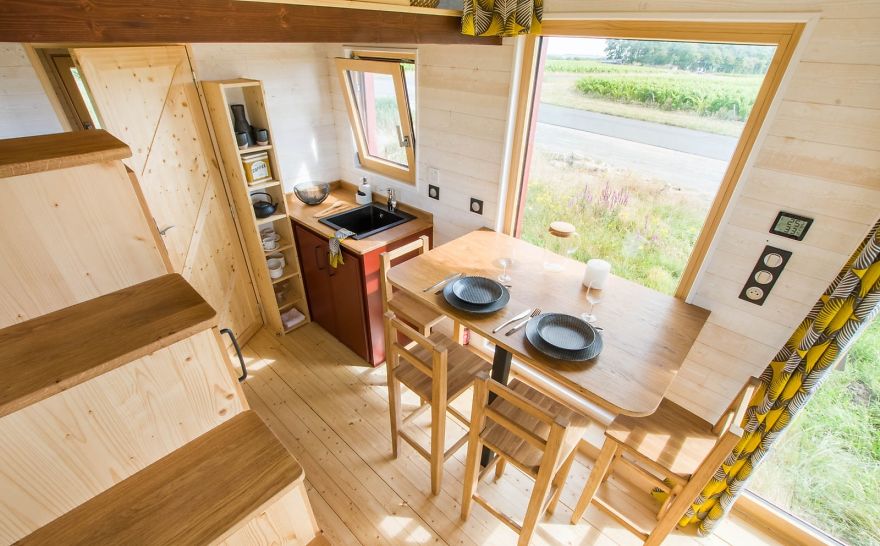 Beautiful Tiny House With Contemporary Architecture And Skylight Room.