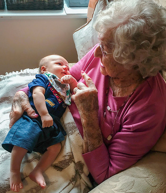 The Amazing Moment When My 101-Year-Old Great-Grandma Met Her Great-Great-Grandson For The First Time