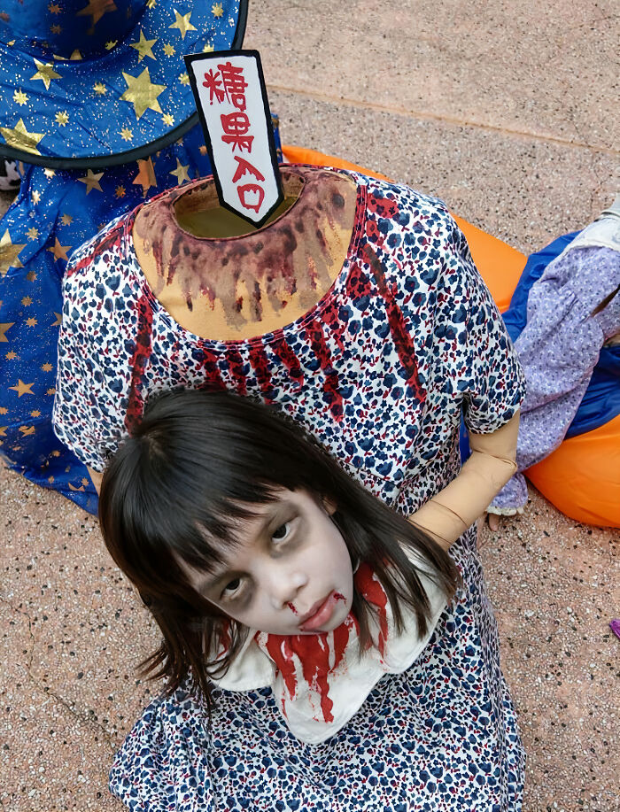 This Little Girl's Headless Halloween Costume Was So Terrifying, It Scared Away Other Kids