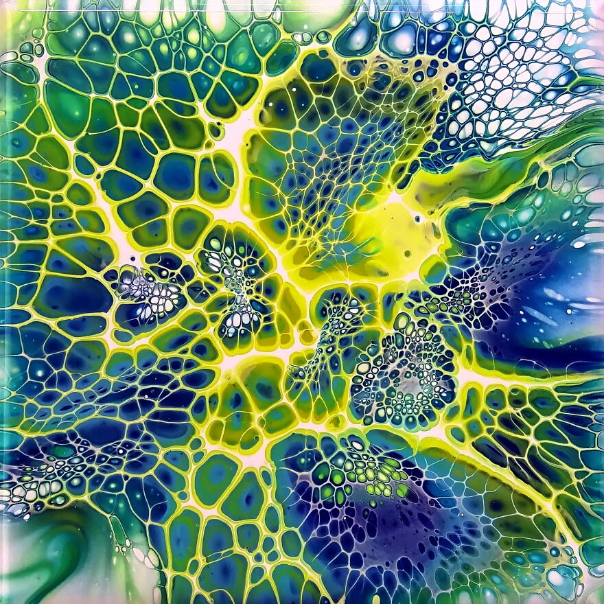 Perfect Bloom With My Pouring Medium ~ Acrylic Pour Painting ~ #staycreative Perfect Bloom With My Pouring Medium ~ Acrylic Pour Painting ~ #staycreative