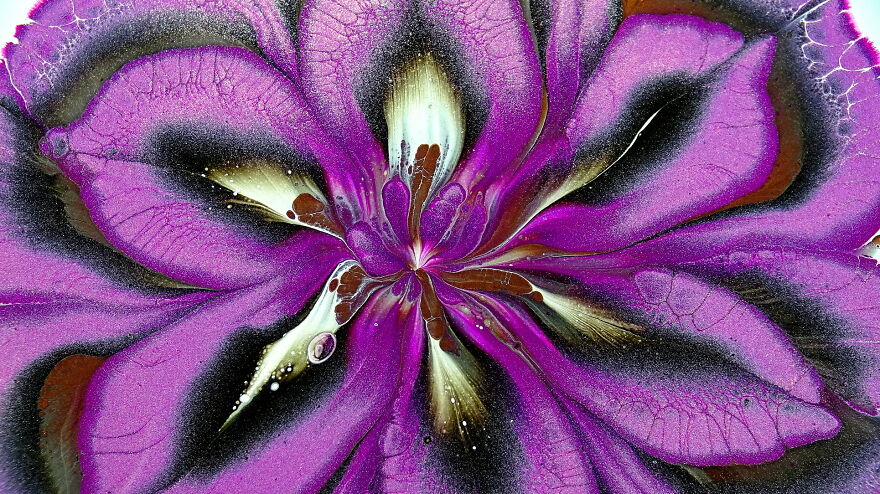 Reverse Flower Dip With Dry Paper Napkin ~ Acrylic Pour Painting ~ Fluid Art ~#staycreative Reverse Flower Dip With Dry Paper Napkin ~ Acrylic Pour Painting ~ Fluid Art ~#staycreative
