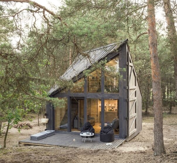 Bookworm Cabin (Poland)