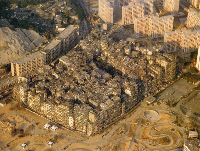 The Walled City Of Kowloon (1989)