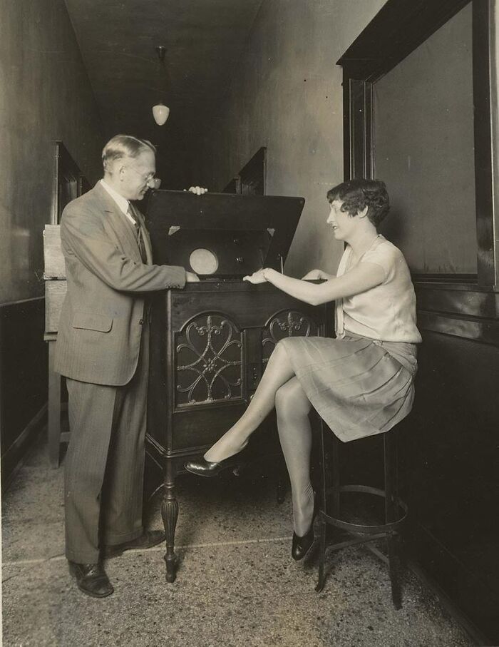 Vladimir Kosma Zworykin Shows Off His Cathode Ray Television (1934)