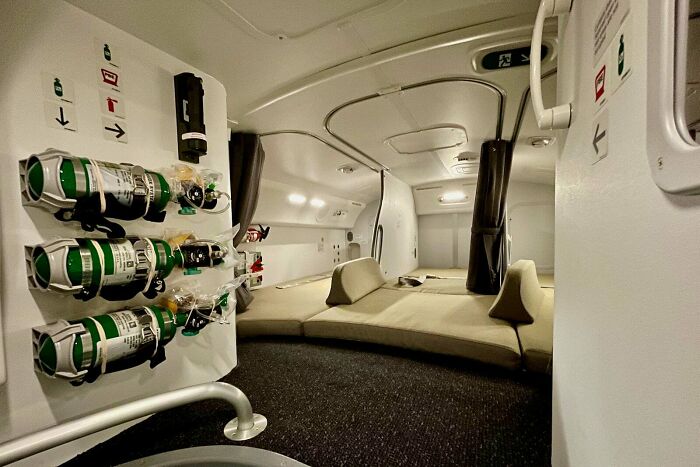 Here's What It's Like Inside Your Plane's Hidden "Crew Rest," Where Pilots And Flight Attendants Sleep