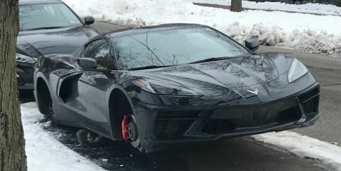 The Wheels On This Brand New 2020 C8 Corvette Were Stolen. (Detroit) P.S. This Car Is Not Even On Sale Yet