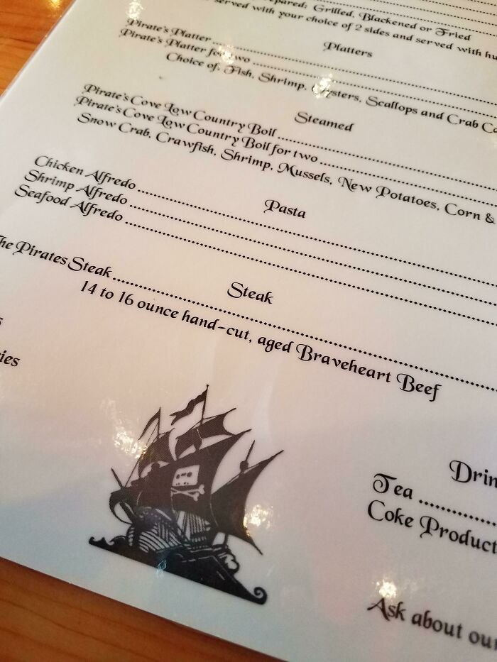 Este restaurante robó el logotipo del sitio de torrents The Pirate Bay para su menú
