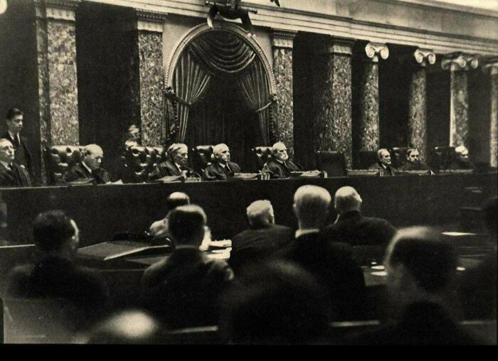 Illegal Picture Taken Inside The Us Supreme Court In 1932. Dr. Erich Salomon Faked A Broken Arm So He Could Hide A Camera In His Cast