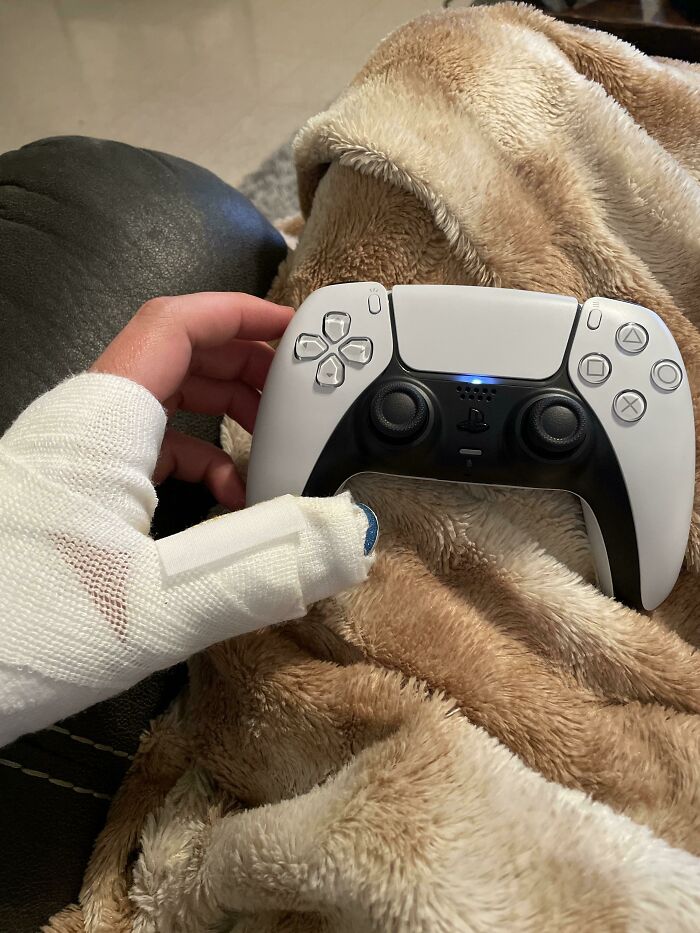 PS5 Gets Delivered Today And I Just Happen To Break My Thumb