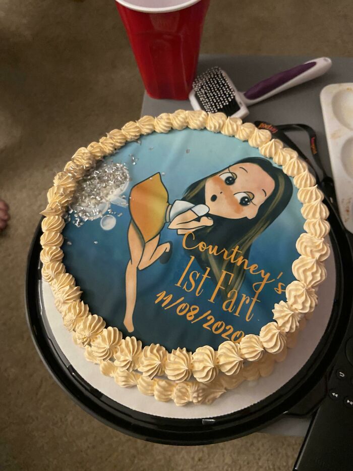 My Buddy’s Girlfriend Farted In Front Of Him For The First Time. He Got A Cake For The Occasion