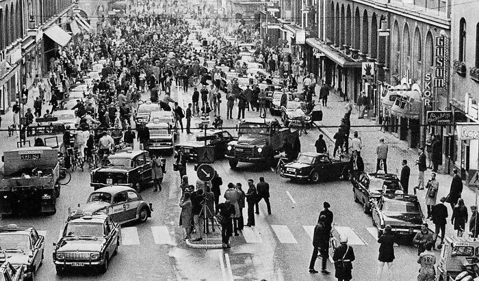 September 3, 1967: The Day Sweden Switched From Driving On The Left To The Right Side Of The Road
