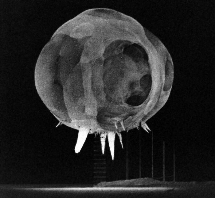 Explosión nuclear ni un milisegundo tras su detonación, 1952