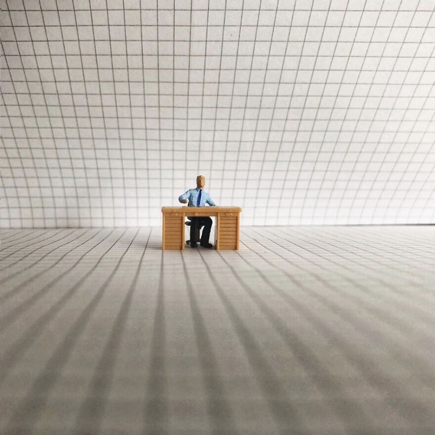 While In Quarantine, I Created A &laquo;home Office&raquo; Series With Miniature Model-Railway Figures