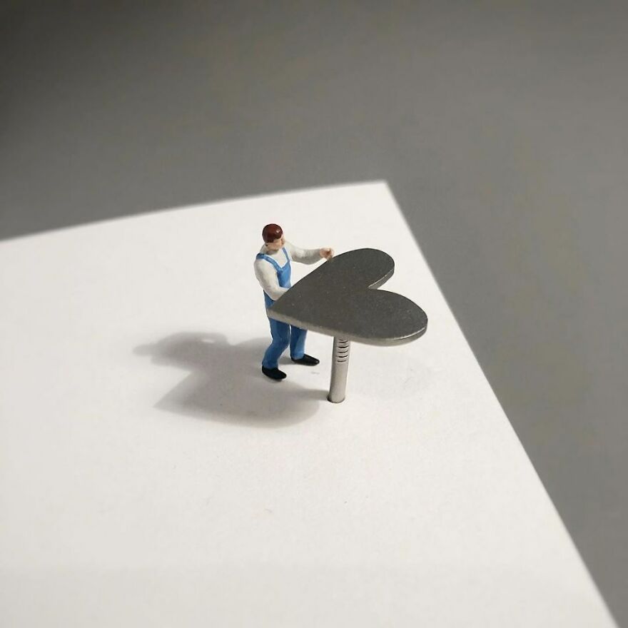 While In Quarantine, I Created A &laquo;home Office&raquo; Series With Miniature Model-Railway Figures